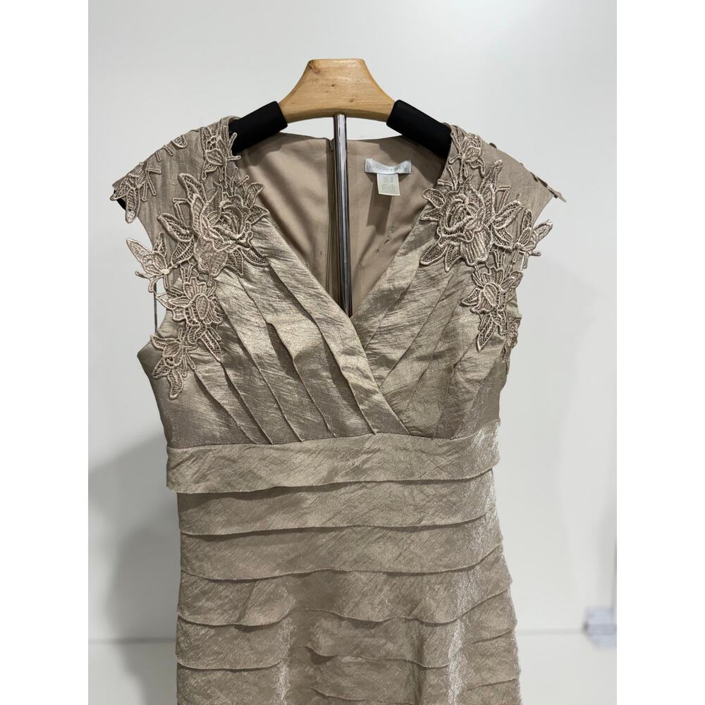 London Times Champagne Tiered Metallic Dress – Size 4 - Picture 5 of 8